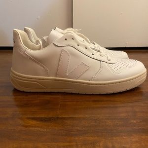 New Veja Sneakers White Size 40/9